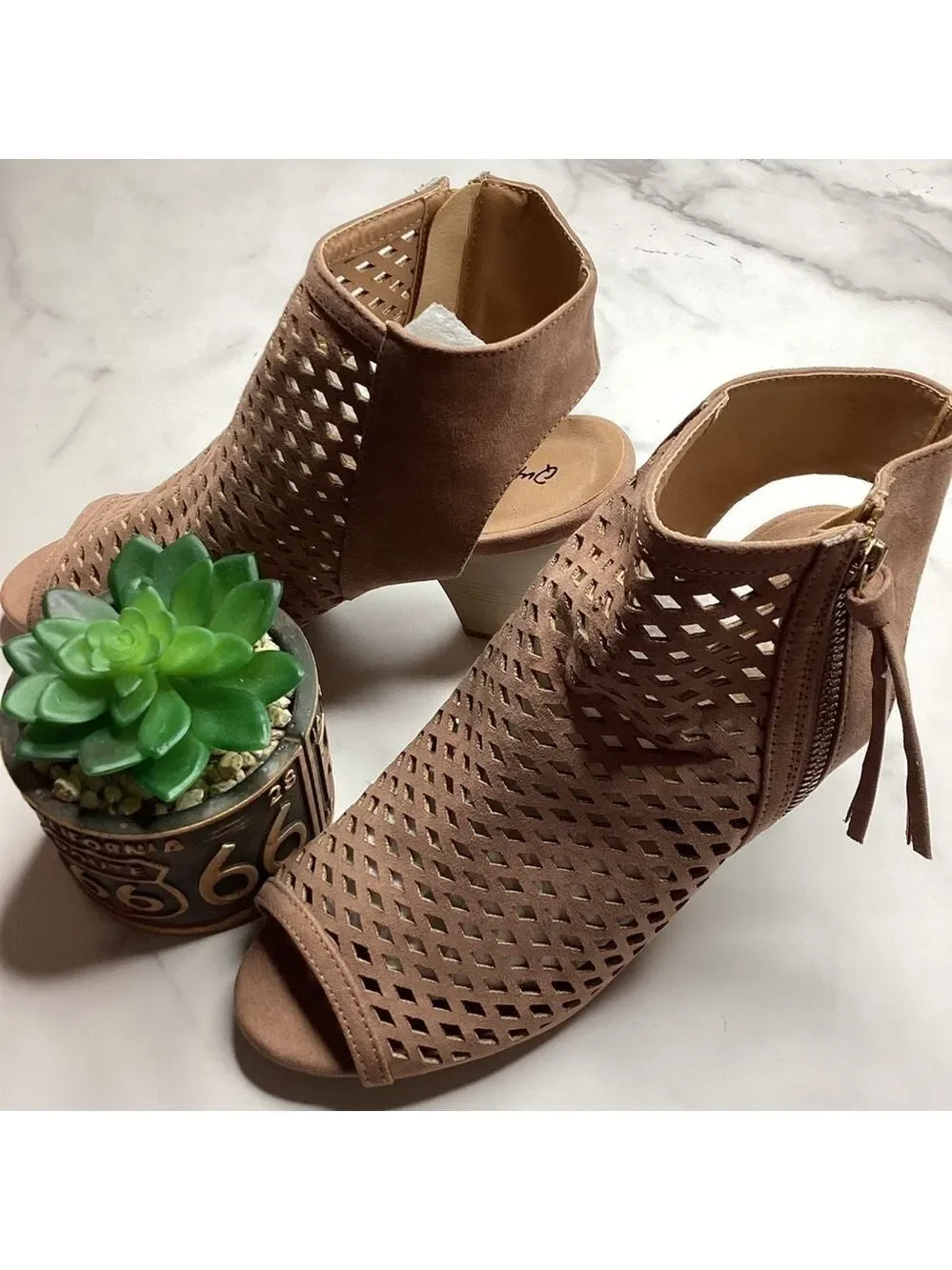 QUPID CHAMBER 24 SIZE 9‎ TAN HEELS SHOES PUPEEP TOE PERFORATED BOOTIE BOOTS
